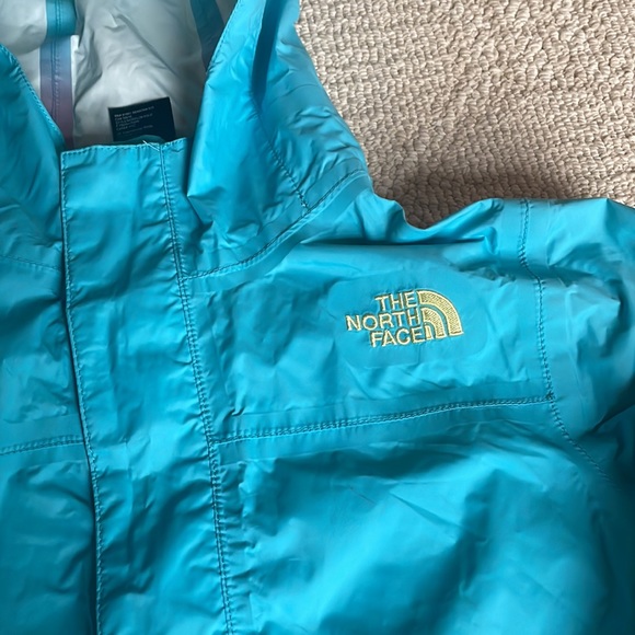 COPY - The North Face Rain shell - Picture 2 of 5